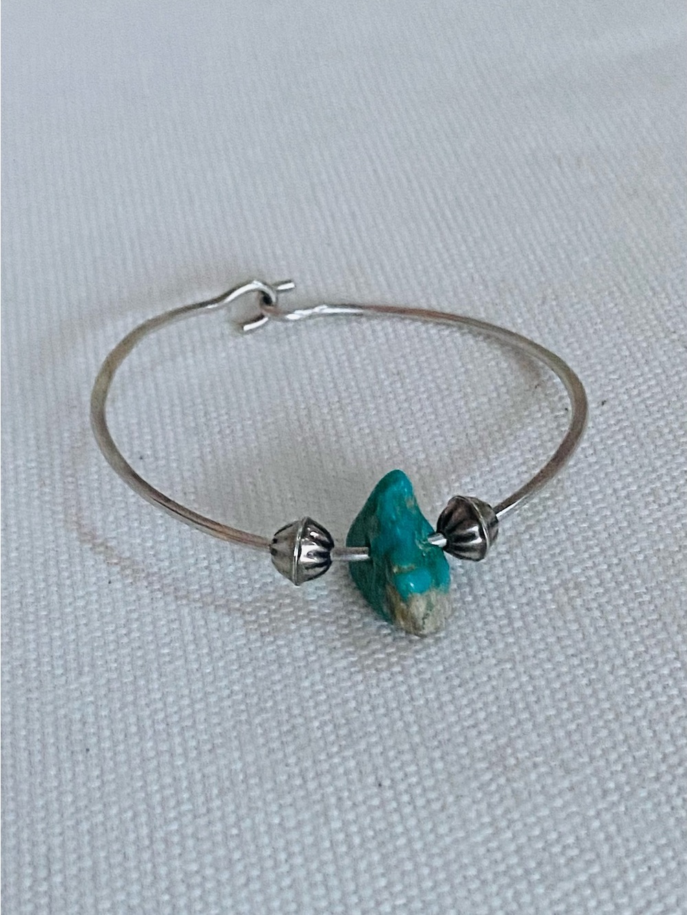 Vintage Southwestern Sterling Silver Turquoise Nugget Wire Bangle Bracelet